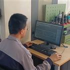 学生使用智能加工软件加工零件