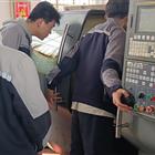 数控专业学生熟练使用数控车床